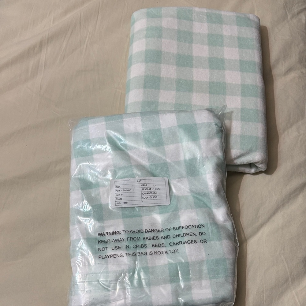 2 Martha Stewart Mint Green and White Checkered bath towels Set of 2